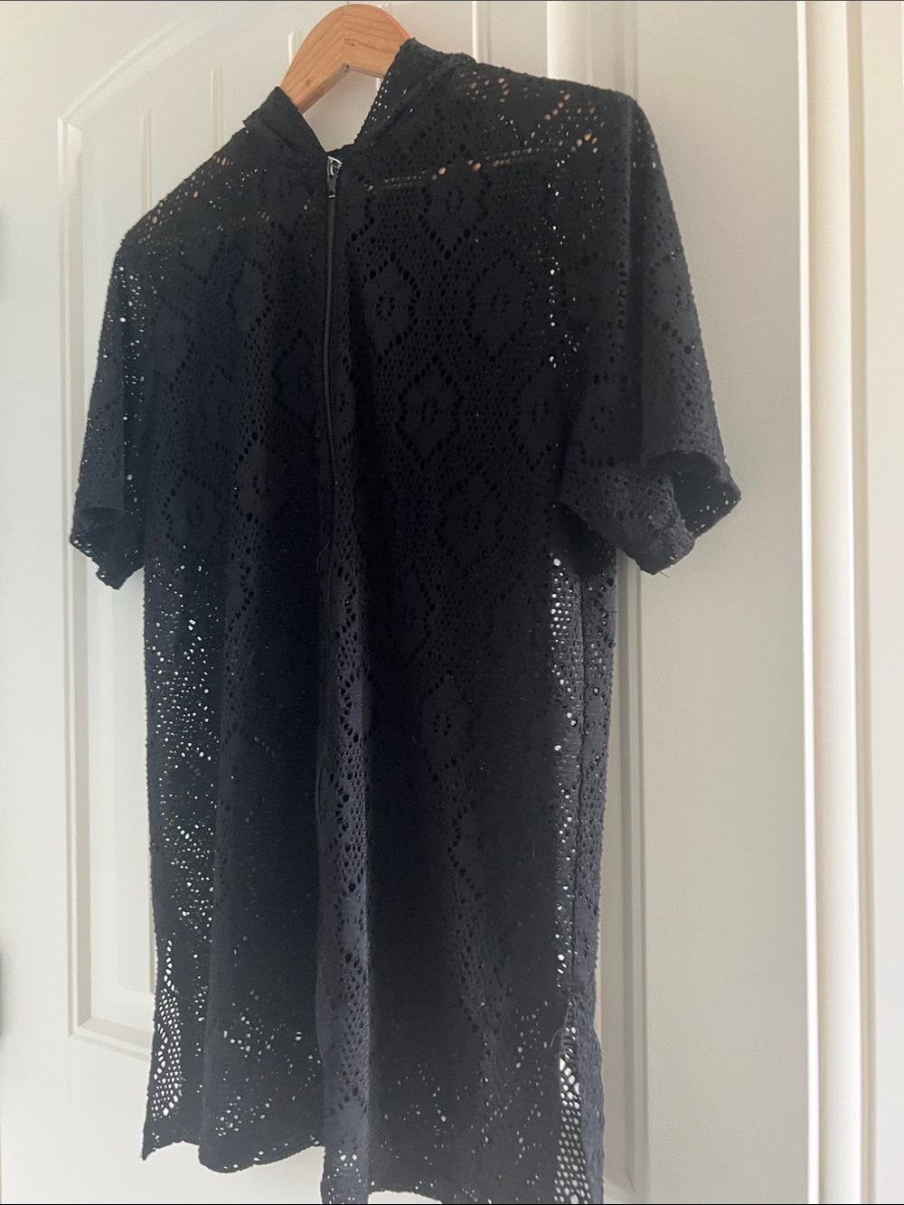 028 $5 black swimsuit coverup
